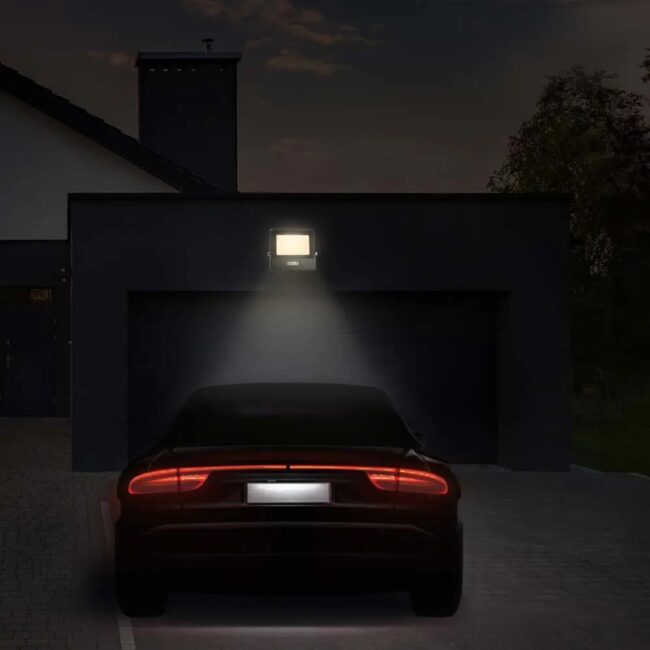 V-TAC 30W LED reflektor sa PIR senzorom SAMSUNG čip 3000K  IP65 Crno kućište  - 5 GODINA GARANCIJE 20262 - Slika 2